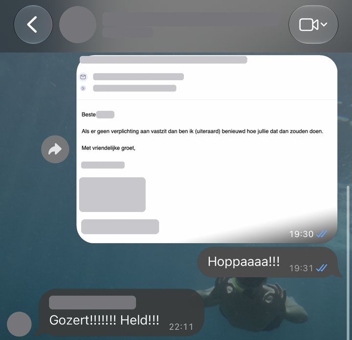 WhatsApp-groep met een klant: doorgestuurde positieve reactie van een lead en de reactie van de klant